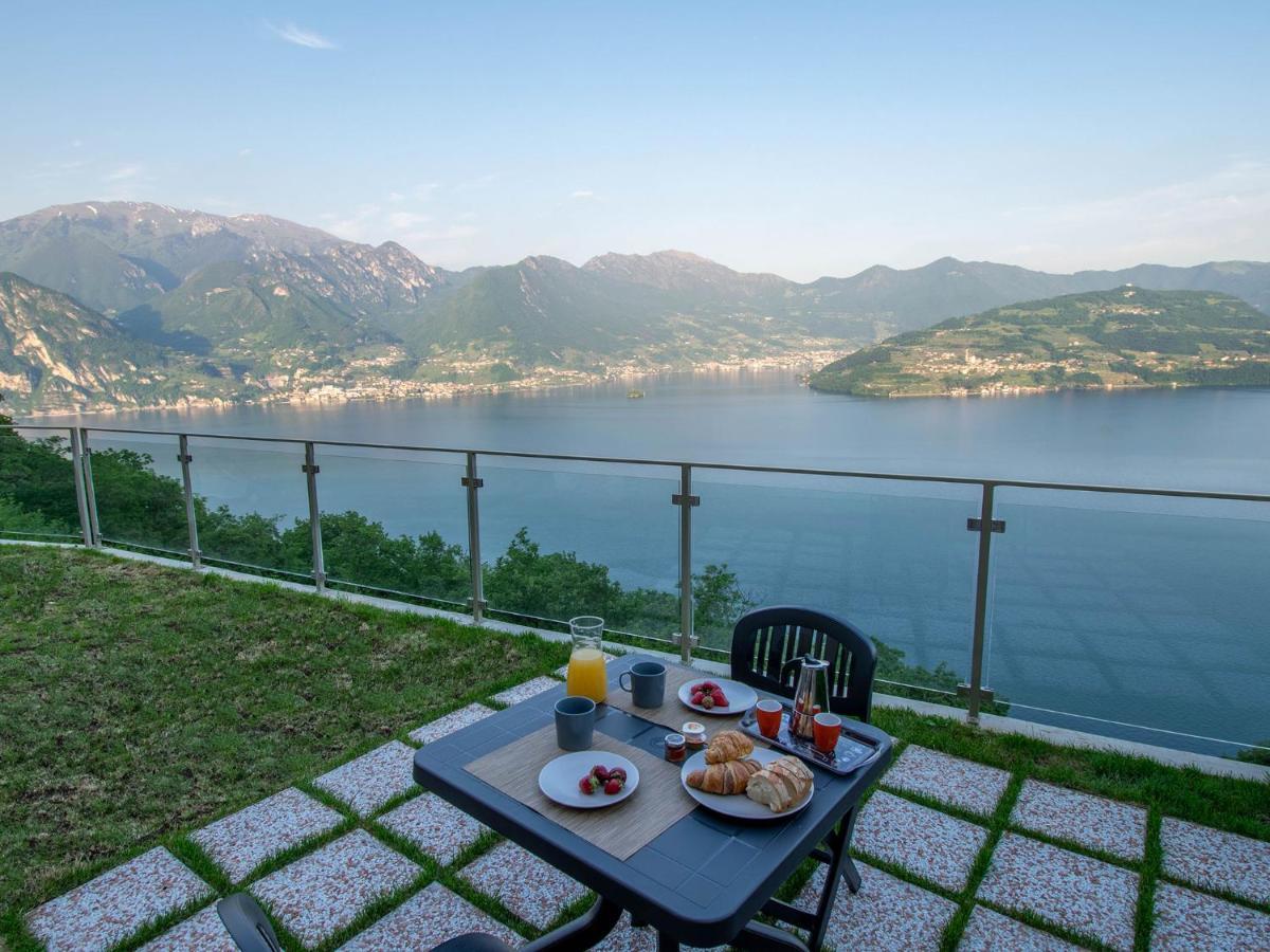 Taormina With Garden, Swimming Pool And Lake View Parzanica Buitenkant foto